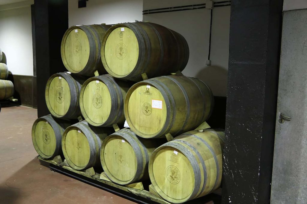 Sala de barricas de Viñas del Bierzo