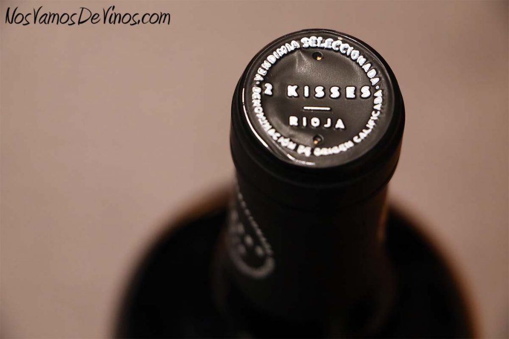 2 Kisses Crianza 2016 Rioja. Cápsula.