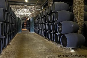 Solera del brandi Lepanto en la bodega homónima. El suelo de albariza permite bajar la temperatura de la estancia de forma natural en los días más cálidos.