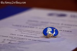 Diploma y pin del WSET Nivel 2 en Vinos
