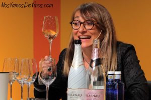 Eva Plazas, enóloga de Vilarnau, duranta la cata de sus cavas en Madrid Fusión.
