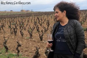 Carmen Pérez Garrigues, alma mater de Villota, en el viñedo de su finca San Rafael.