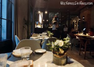 Roostiq: Un restaurante para maridar producto ecológico con grandes borgoñas y champanes