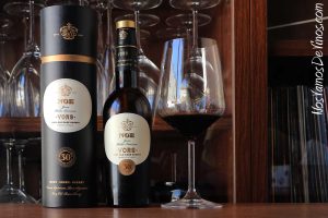 Noé , botella, estuche y copa.