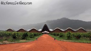 Fachada de la bodega Ysios, de Santiago Calatrava