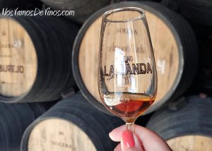 Bodegas Álvaro Domecq. Copa y barricos.