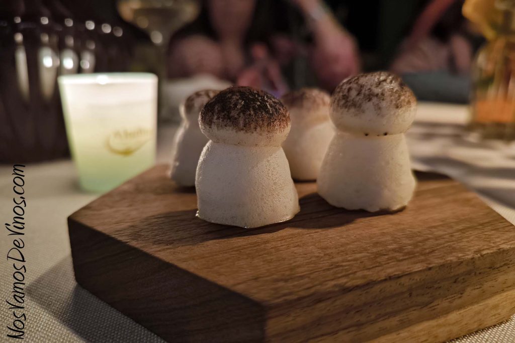 Presentación del vino Maktub by Paco Arango 2019 en restaurante Santerra Madrid. Boletus, chocolate blanco y haba tonka.