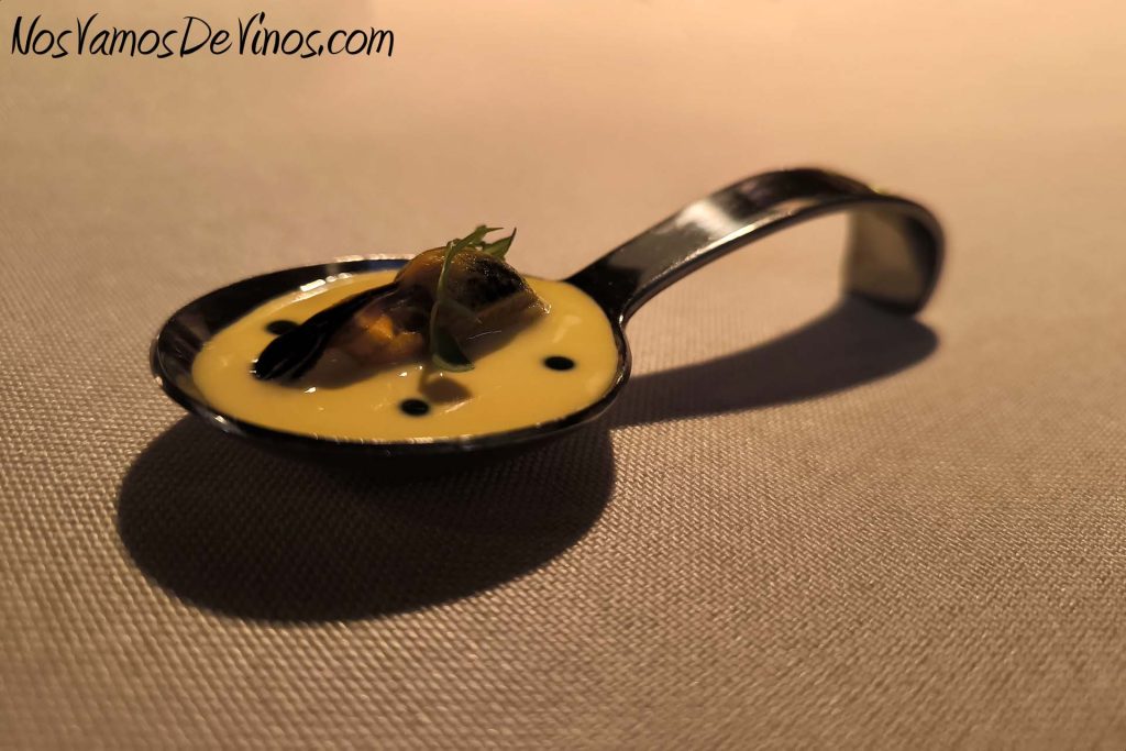 Presentación del vino Maktub by Paco Arango 2019 en restaurante Santerra Madrid. Escabeche de codorniz, zanahoria y mejillón.