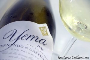 Yema de Fernando de Castilla 2024: Un sápido blanco seco que muestra el Palomino y la albariza sin tapujos. Etiqueta