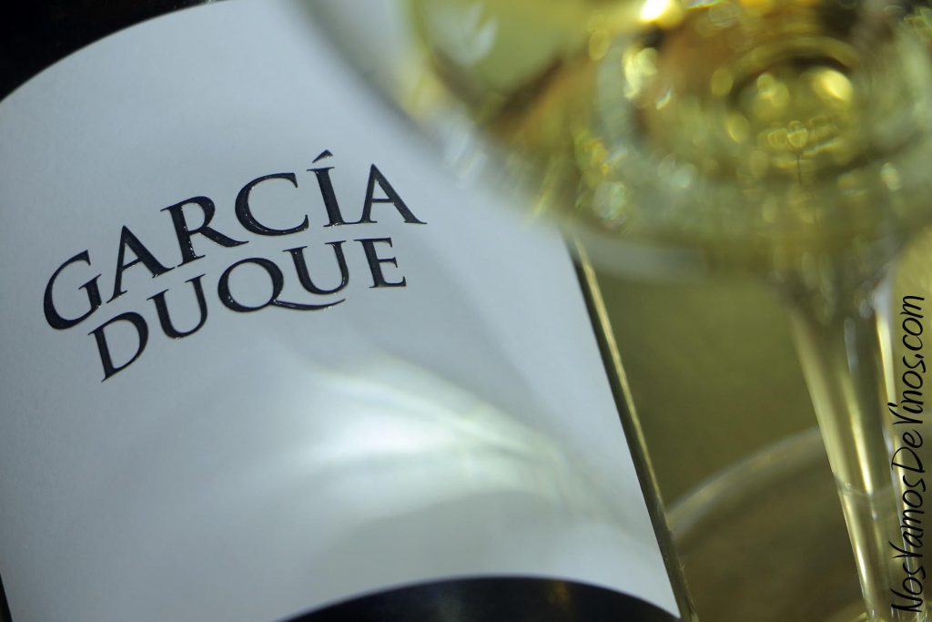 García Duque 2023. Detalle de la etiqueta con copa.