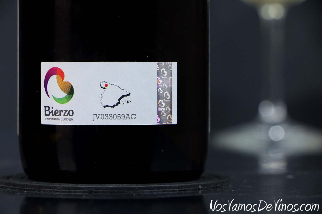 Seulalia Godello 2023: Un desconcertante monovarietal de la uva de moda de El Bierzo. Contraetiqueta