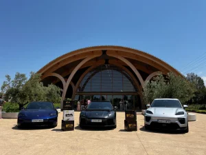 Tres bodegas de Rioja acogen la presentación de la gama Porsche en el centenario de la denominación de origen