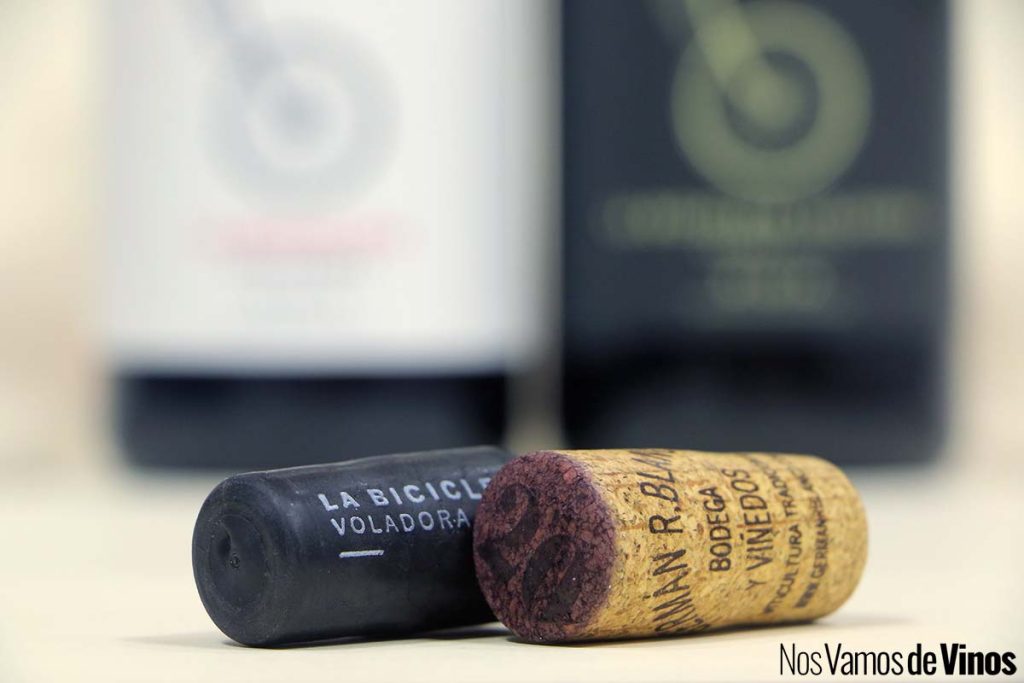 La Bicicleta Voladora 2023 y La Bicicleta Voladora Crianza 2020: El Tempranillo de Rioja puede ser tan ligero como serio. Corchos
