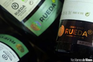 Cinco vinos de la D. O. Rueda por los que merece la pena pagar un poco más. Detalle contraetiquetas