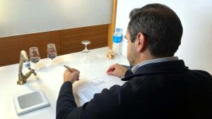 Un vino de Valencia, arma solidaria contra una enfermedad global