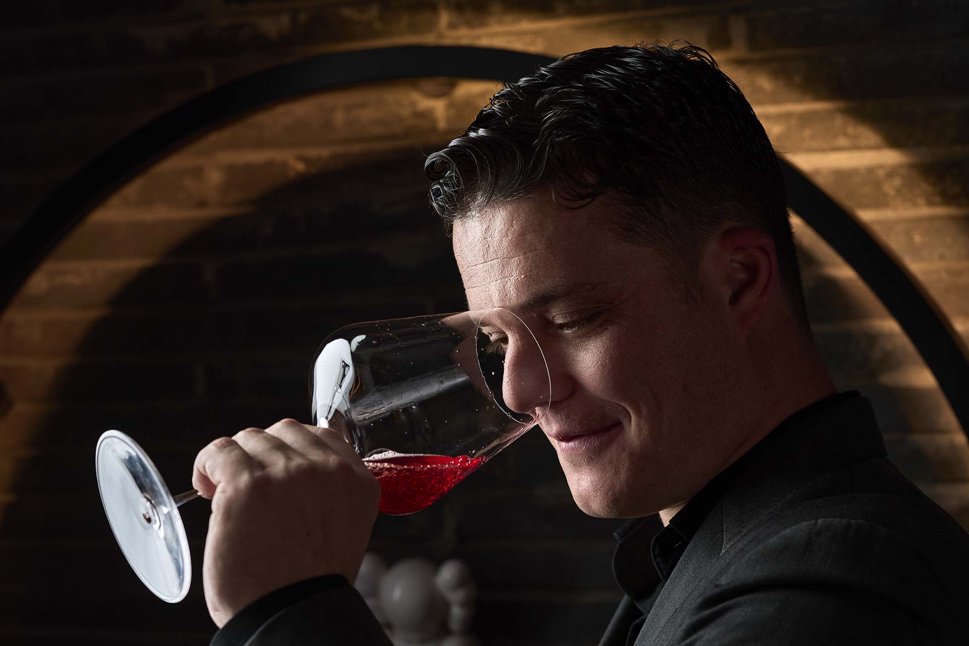 Luis Baselga, sumiller de Smoked Room, recibe el Sommelier Award 2026 de la Guía Michelin