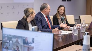 El consejero de Agricultura, Ganadería y Desarrollo Rural, Julián Martínez Lizán, preside el Patronato de la Fundación Tierra de Viñedos. Foto: Castilla-La Mancha.