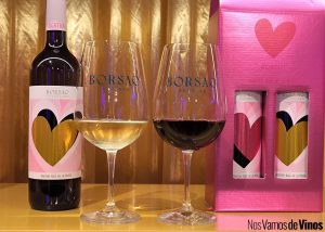Agatha Ruiz de la Prada y Borsao cierran un pacto creativo que tiñe de color el mundo del vino.