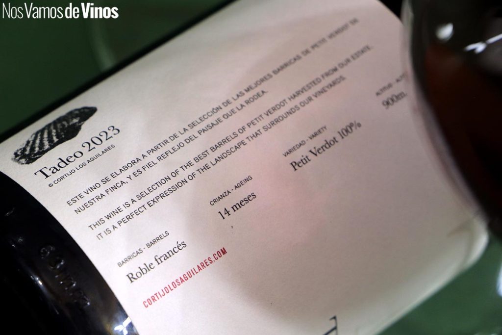 Cortijo Los Aguilares Tadeo 2023. Lateral del etiqueta con datos de variedad y crianza.