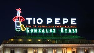El icónico luminoso de Tío Pepe se apagará en la Puerta del Sol por La Hora del Planeta