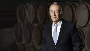 Miguel A. Torres recibe la Creu de Sant Jordi por su trayectoria en la viticultura catalana