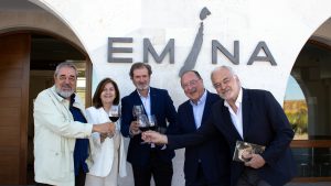 Dos poetas y once años de encuentros literarios en Bodega Emina