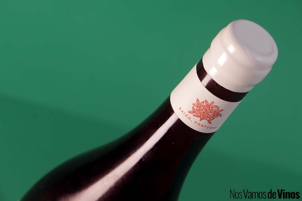 Esculpido Avesso Vinhas Velhas 2023. Collarín y lacre