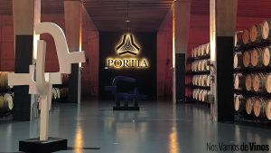 Visita a Bodegas Portia. Sala de barricas.