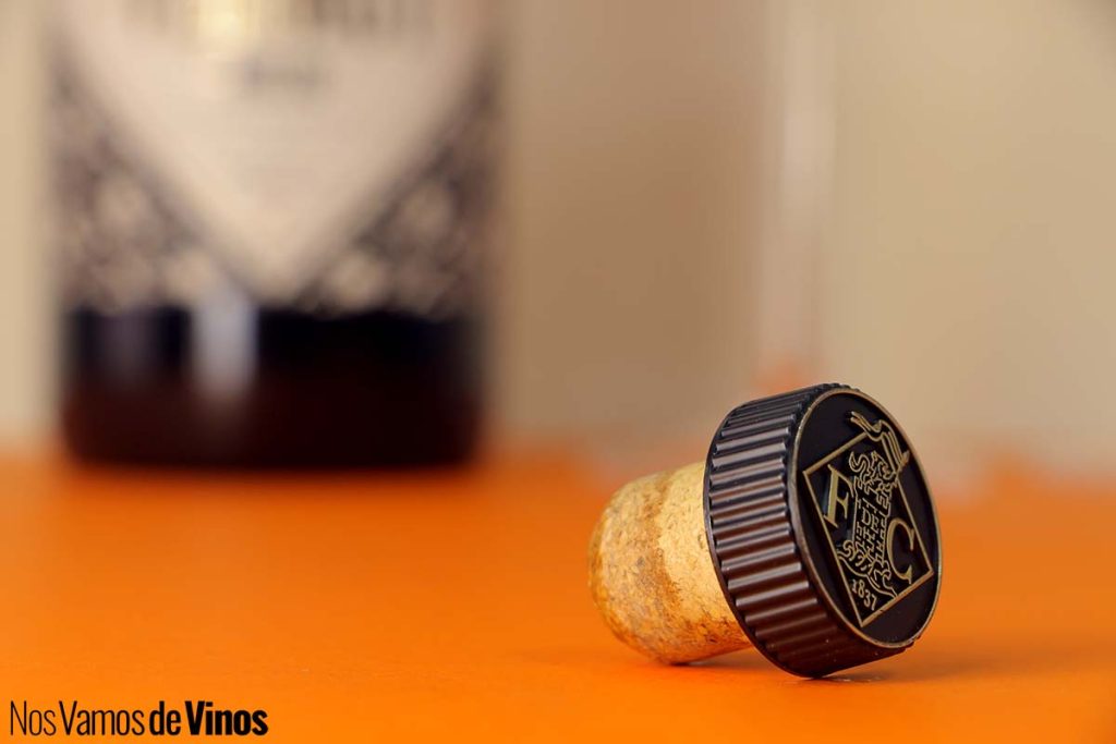 Fernando de Castilla Vermut Rojo: Un vermú clásico con base de oloroso. Tapón corcho