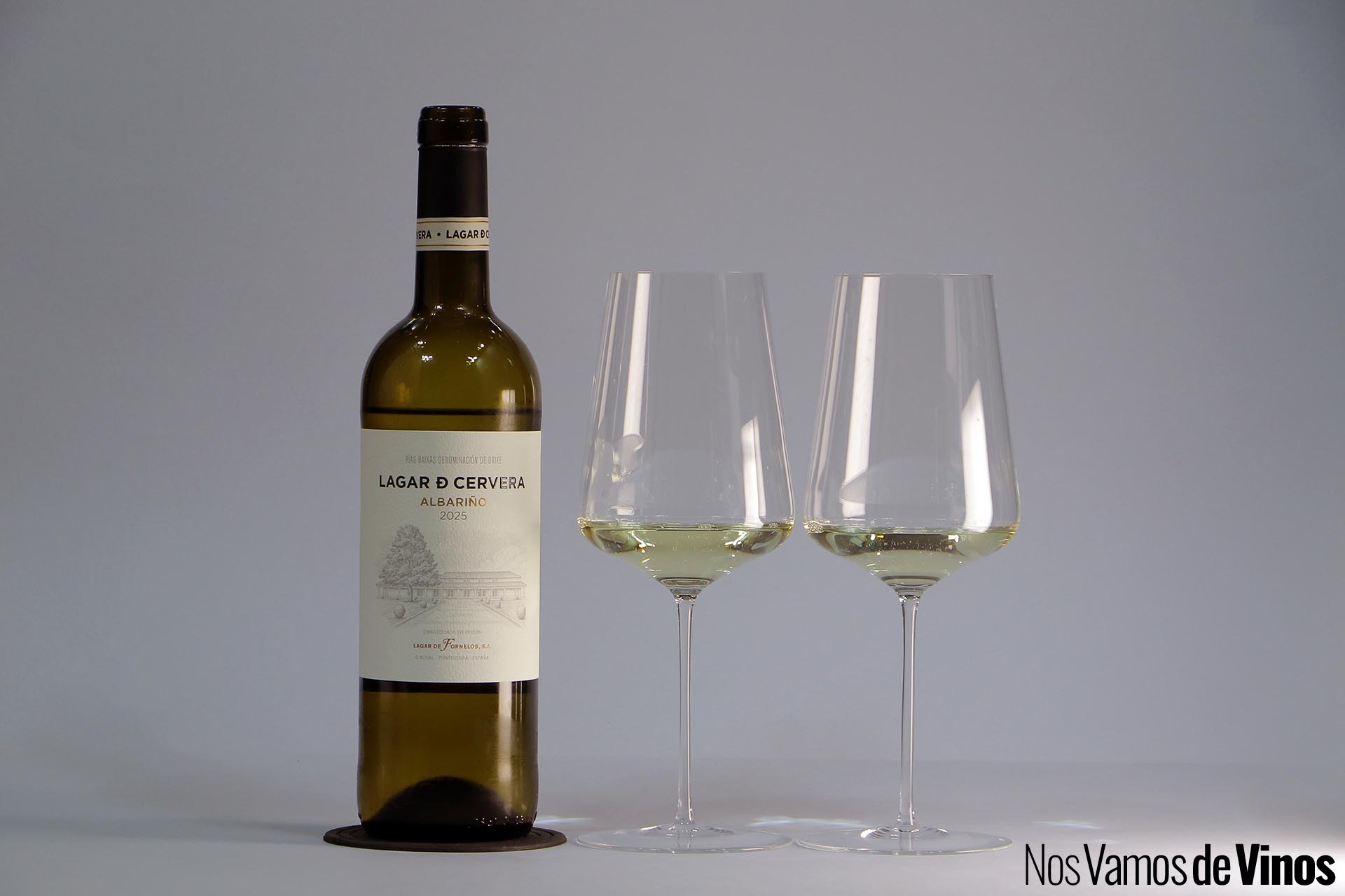 Lagar de Cervera 2025. Botella con dos copas.