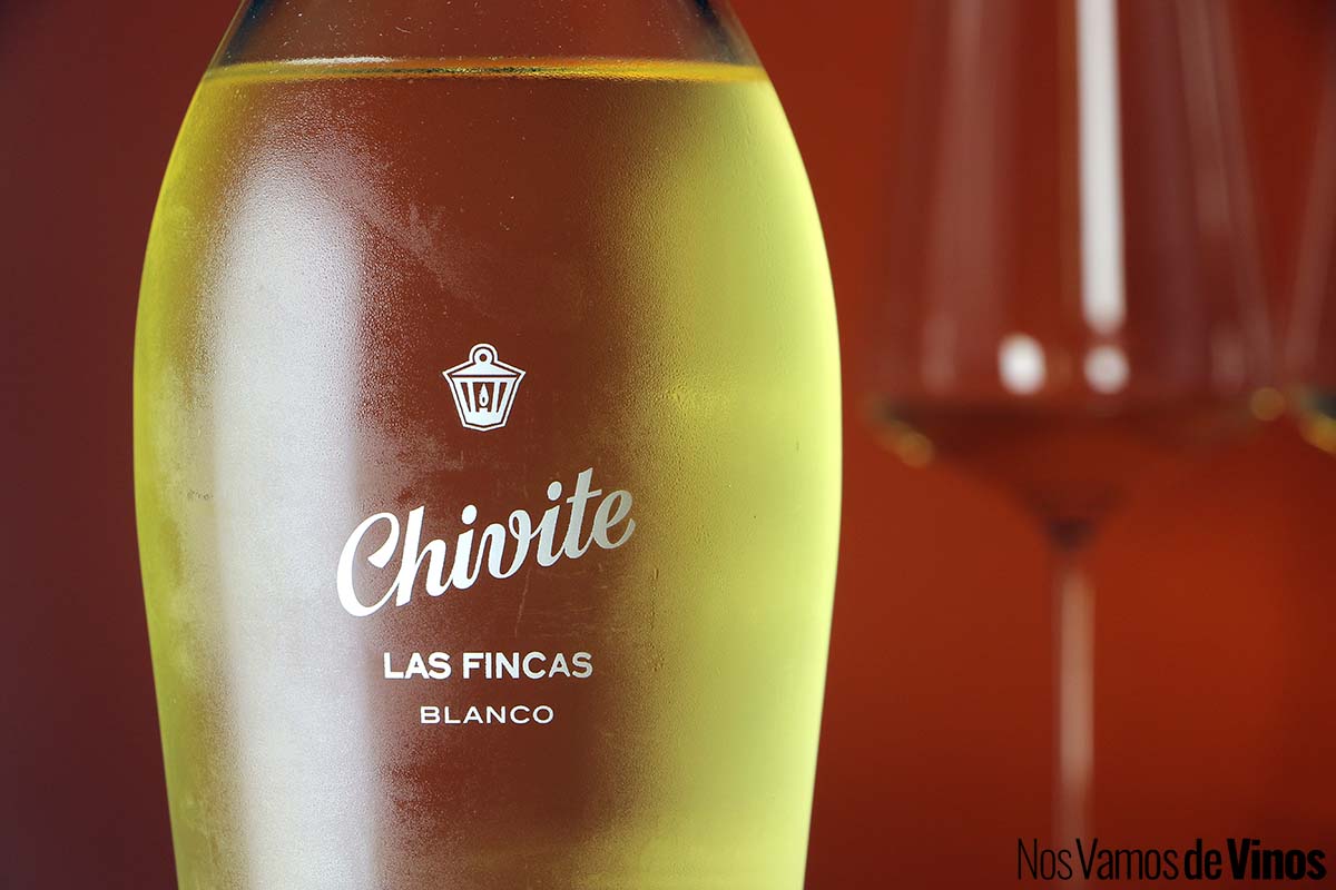 Chivite Las Fincas Blanco 2025: La dulce sangre de la Garnacha Blanca navarra. Detalle de la botella.