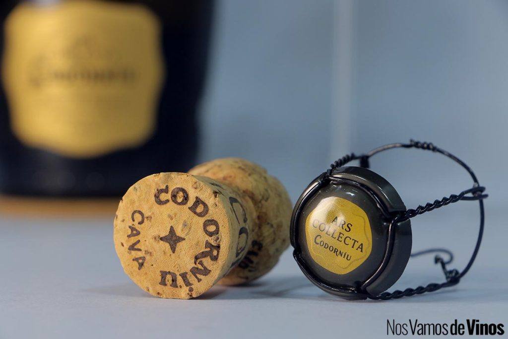 Codorníu Ars Collecta Blanc de Blancs Reserva 2022. Chapa y corcho.