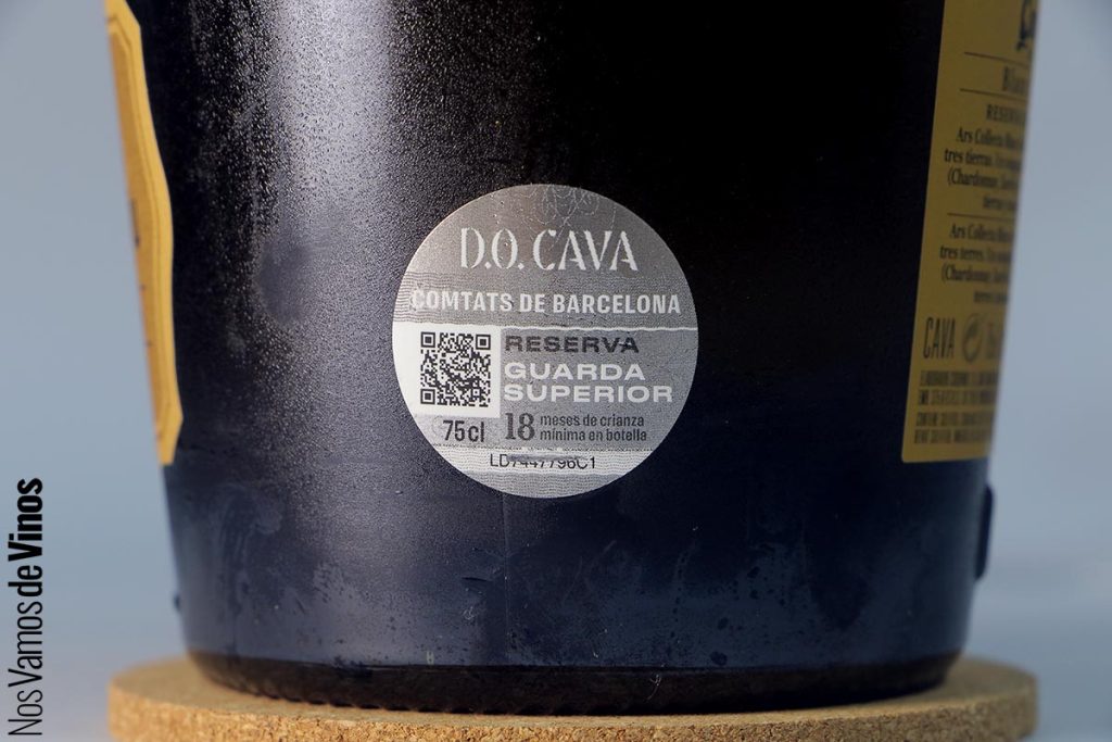 Codorníu Ars Collecta Blanc de Blancs Reserva 2022. Etiqueta de la D.O.