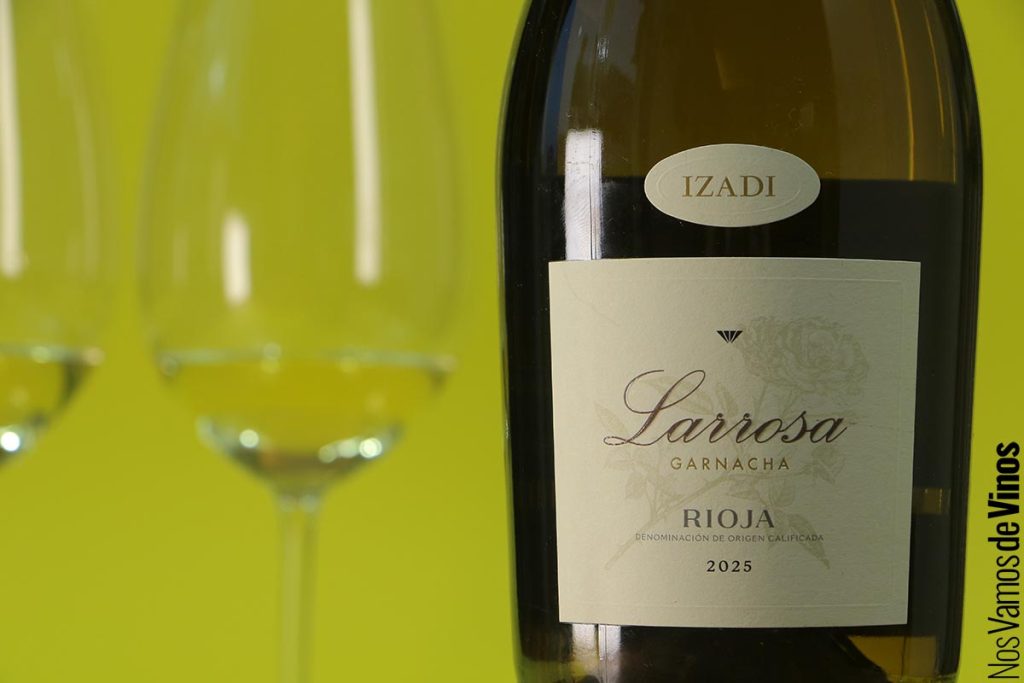 Izadi Larrosa Blanca 2025. Detalle de la etiqueta.