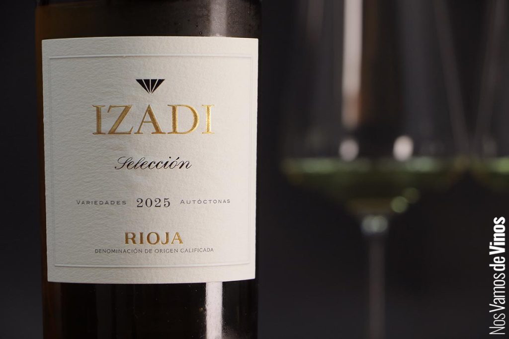 Izadi Selección Blanco 2025. Detalle de la etiqueta.