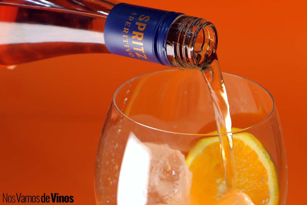 Codorníu Spritz: El aperitivo mediterráneo que nos muestra otra manera de beber vino. Servicio