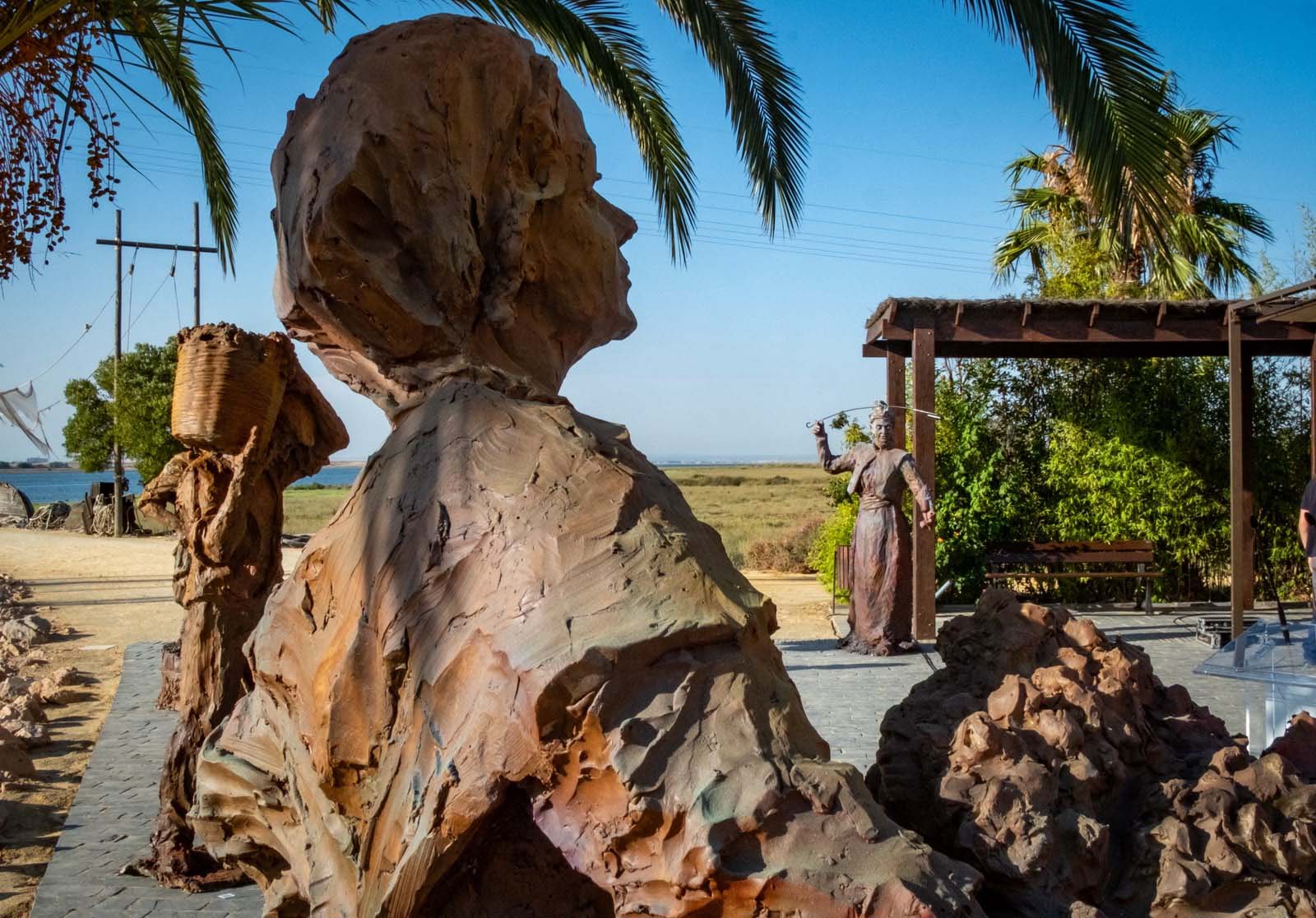 Ocho esculturas transformarán los pueblos del Condado de Huelva en un museo al aire libre dedicado al vino