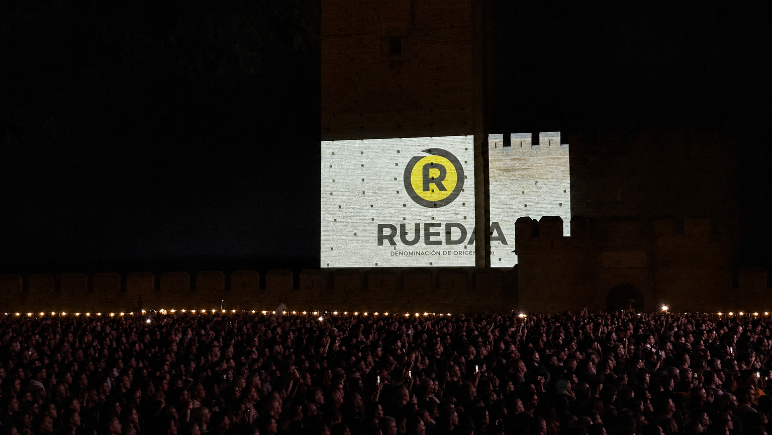 La D.O. Rueda acercó sus vinos al público en los conciertos de Siloé y Mónica Naranjo dentro del ciclo Dando la Mota