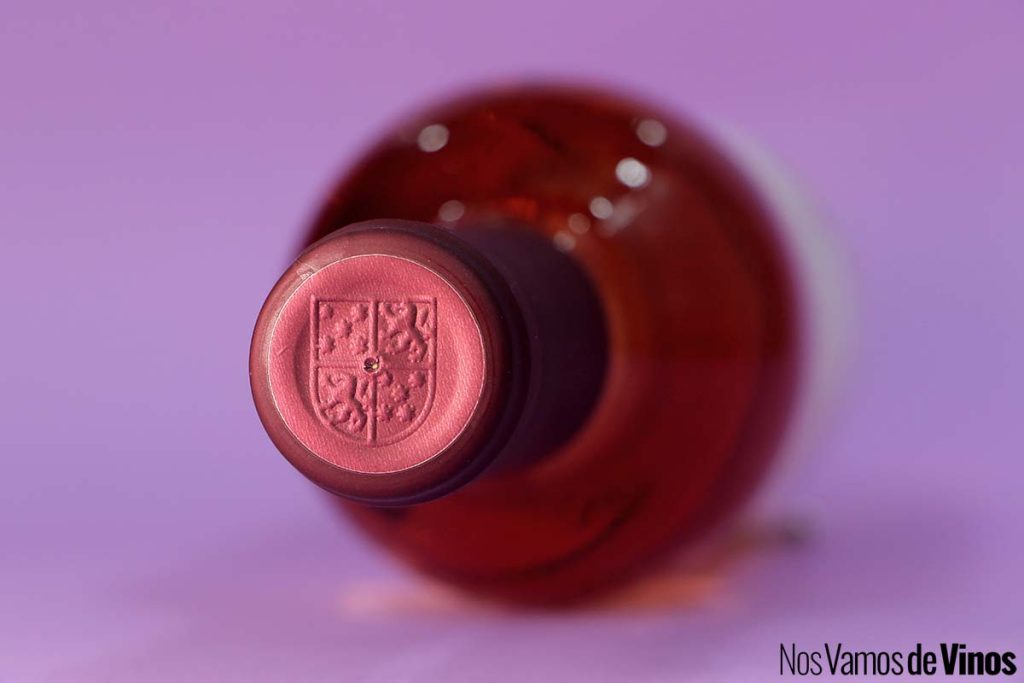 Casa de Paços Rosé 2025: La uva que tiñe los tintos más oscuros del Miño, reinterpretada en clave de rosado. Cápsula