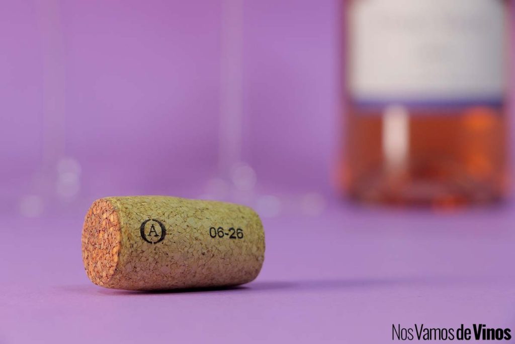Casa de Paços Rosé 2025: La uva que tiñe los tintos más oscuros del Miño, reinterpretada en clave de rosado. Corcho