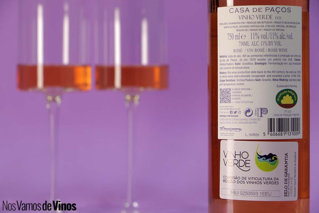 Casa de Paços Rosé 2025: La uva que tiñe los tintos más oscuros del Miño, reinterpretada en clave de rosado. Etiqueta trasera