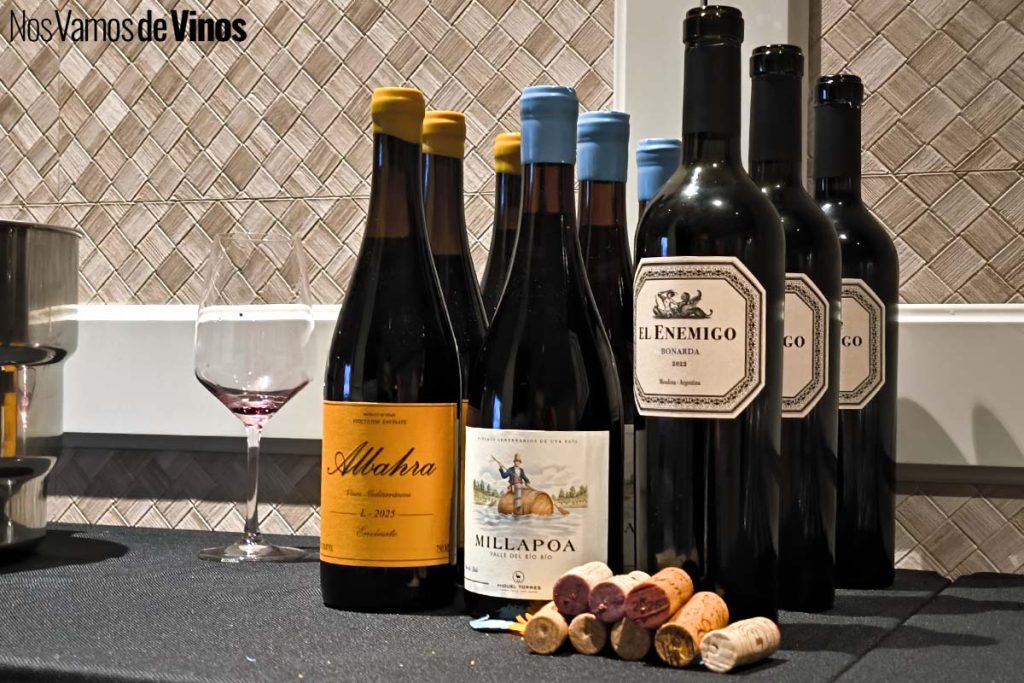 Tres escritores, tres vinos y una lengua: Madrid brinda por la Hispanidad en Somos Ñ Fest