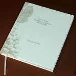O Luar do Sil publica “Valdeorras. Paisajes y caminos del godello”, un libro de 200 páginas sobre los paisajes y el Godello de Valdeorras